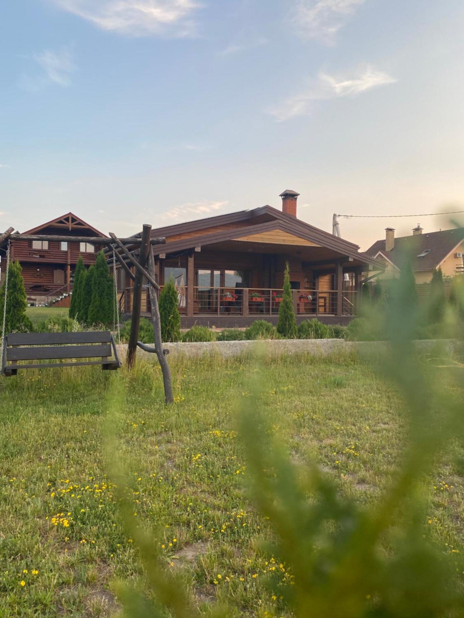 Хомене Villa Rzhyshchiv Екстериор снимка